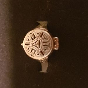 listing-status-banner